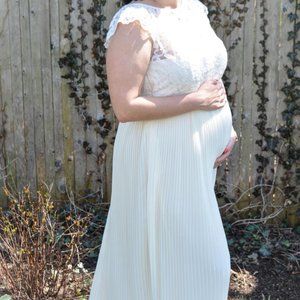 H&M Maternity Dress Sie XL Cream with Lace detail fully lined